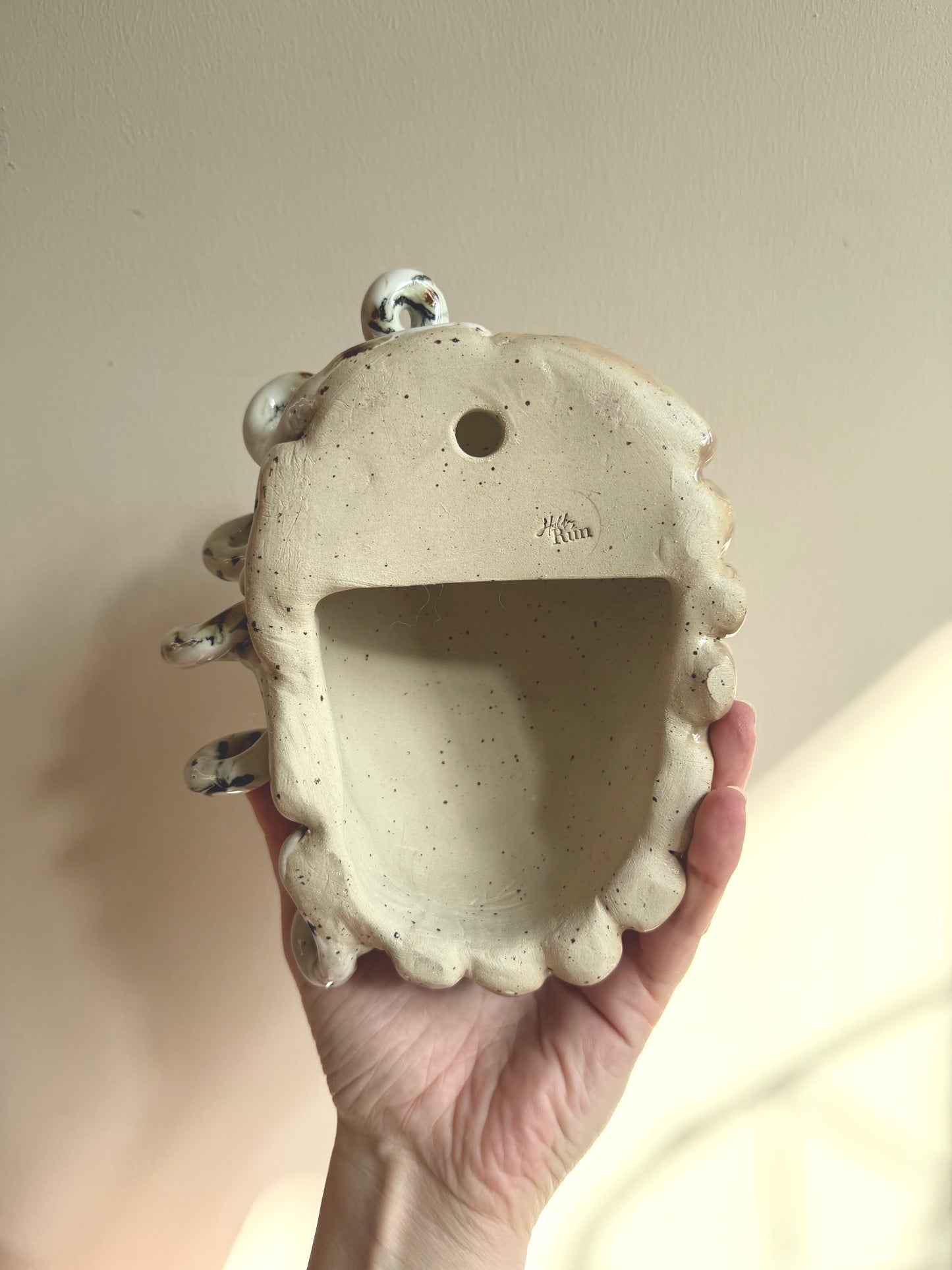 Krøllet hjerne - beige med krymmel