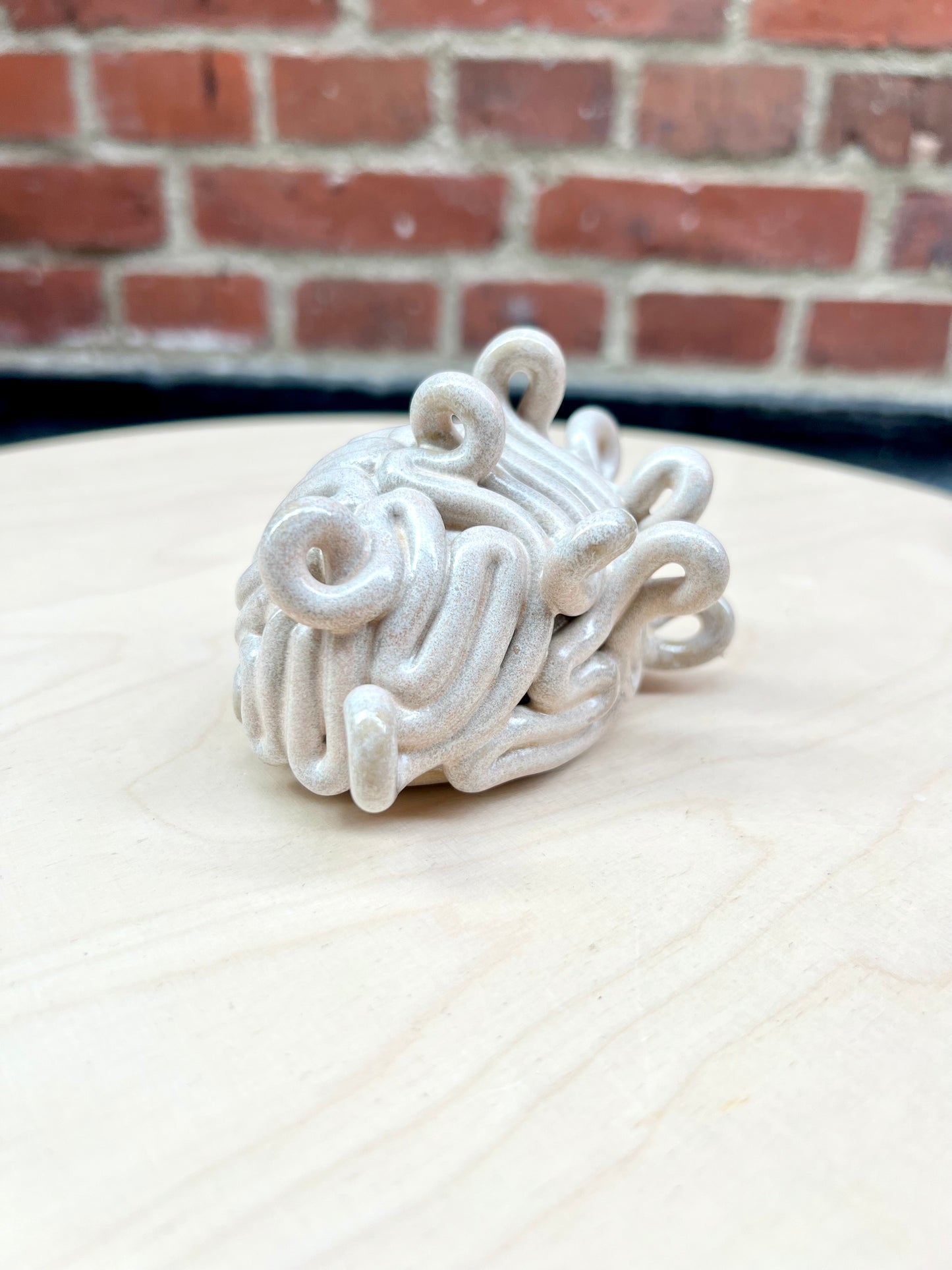 Krøllet hjerne beige (mini)