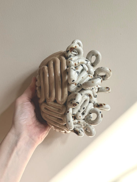 Krøllet hjerne - beige med krymmel