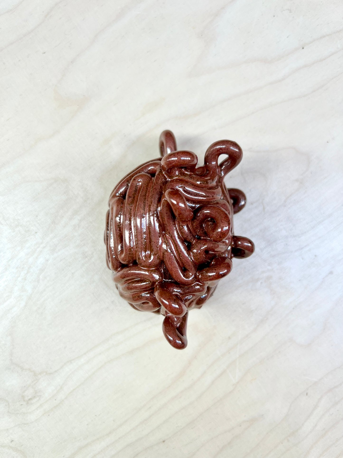 Krøllet hjerne terracotta rød (mini)